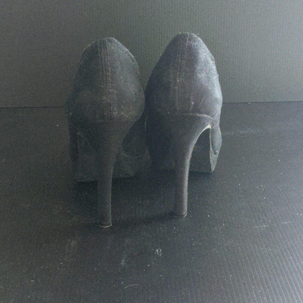 Shoes - Picture 3 of 4